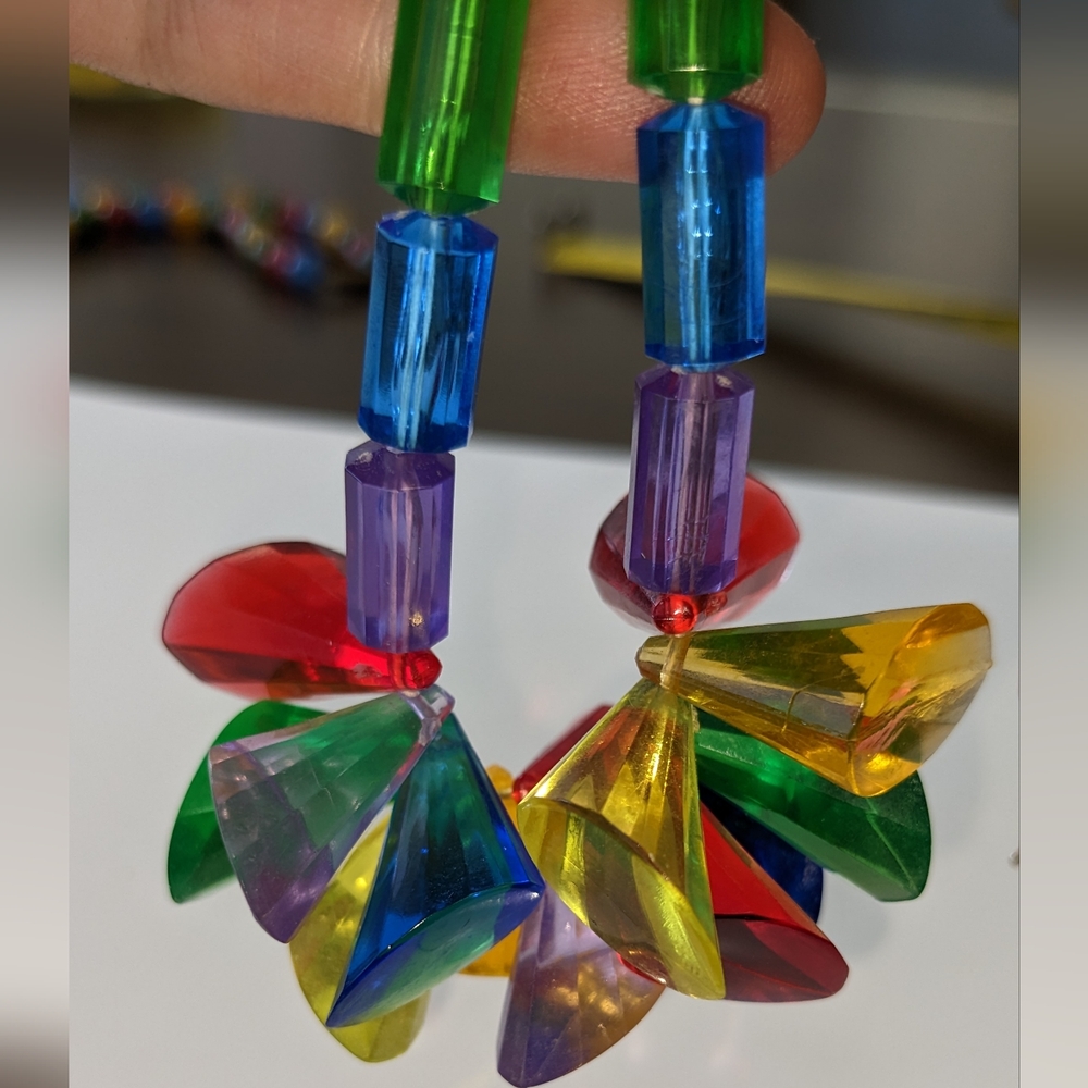 VTG RAINBOW CONE BEAD NECKLACE - Picture 8 of 11